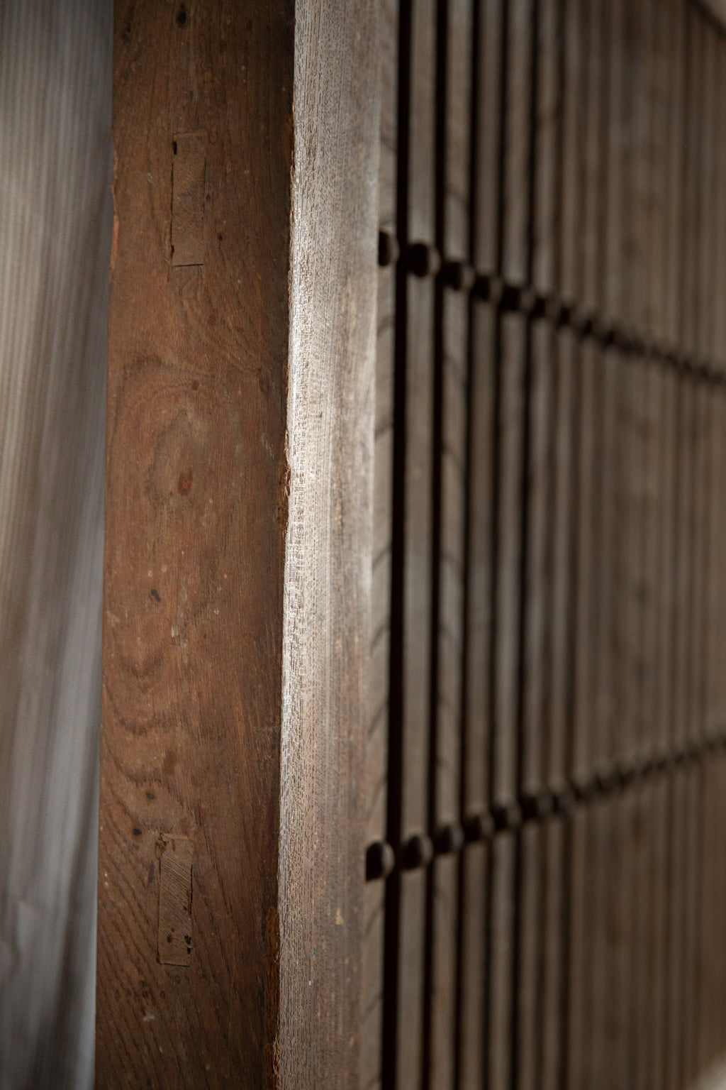 格安で】欅土蔵格子扉 幅約111.5cm 全高約181.5cm(溝上約1.5cm) 厚み約